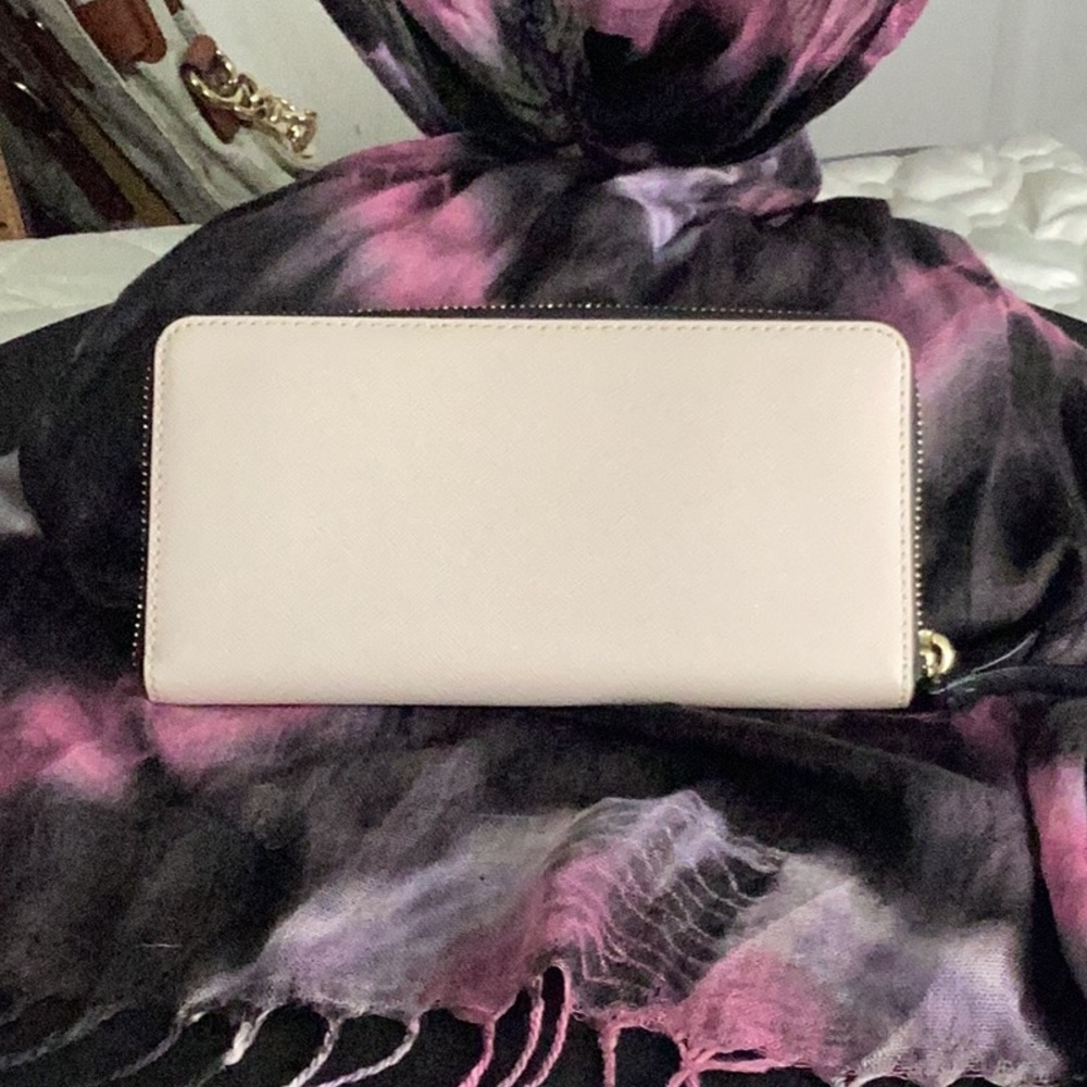 Kate Spade zip around long wallet in tan and black Saffiano leather - Picture 2 of 7